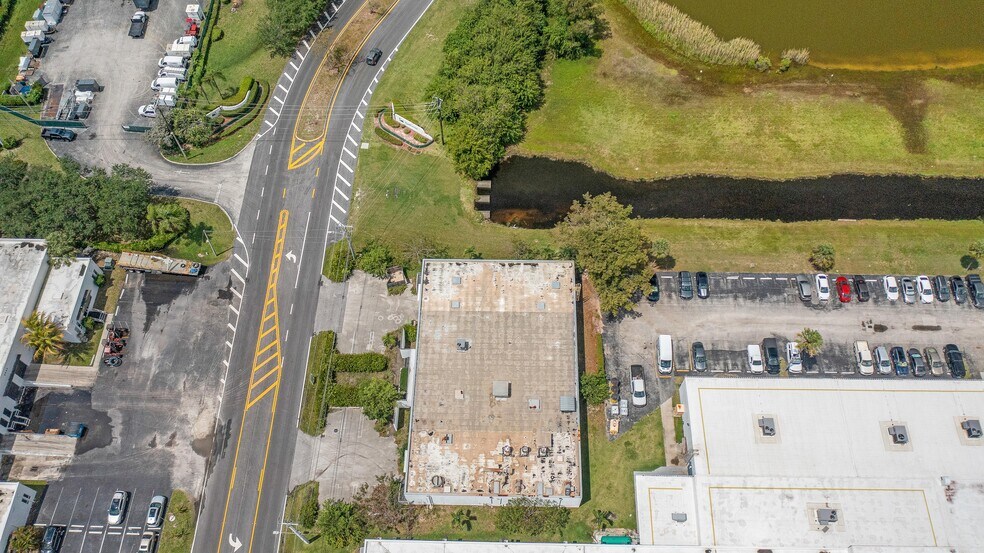 More Photos Of 3041 Gateway Dr, Pompano Beach Warehouse For Sale