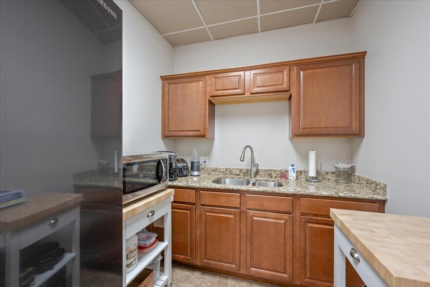 More Photos Of 310 E 17th St, Cheyenne Flex For Sale