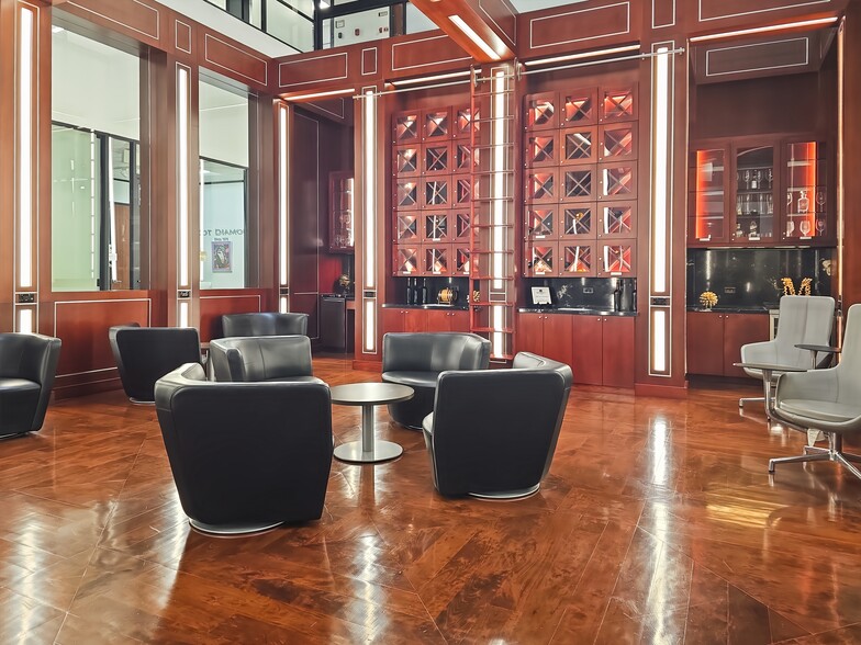 More Photos Of 15851 Dallas Pkwy, Addison Coworking Space