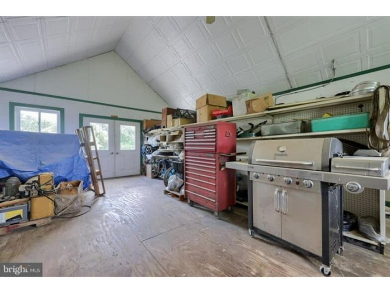 More Photos Of 240 Railroad Ave, Bird In Hand Flex For Sale
