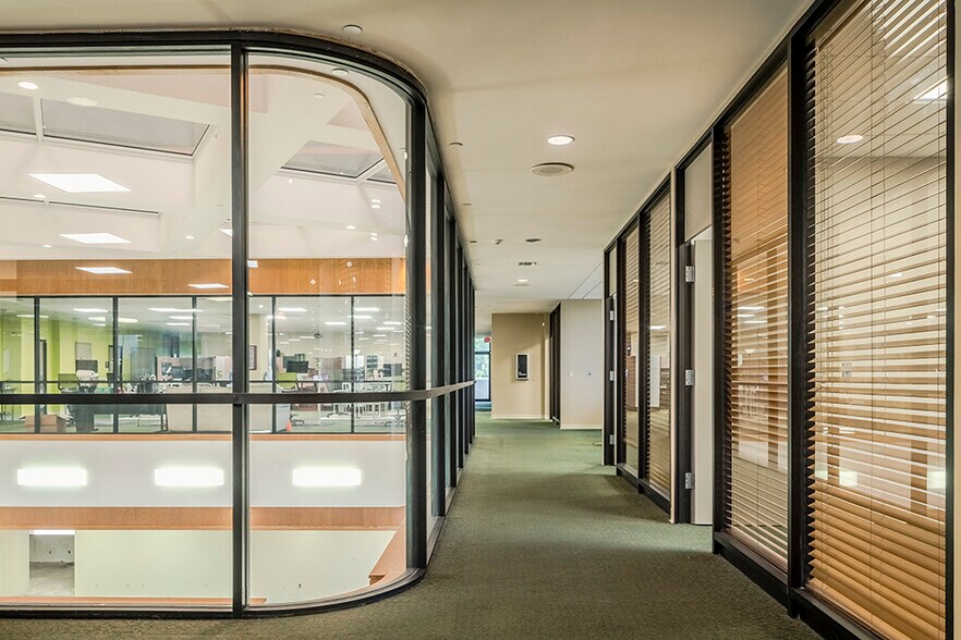 More Photos Of 660 US 1 Hwy, North Palm Beach Office For Sale
