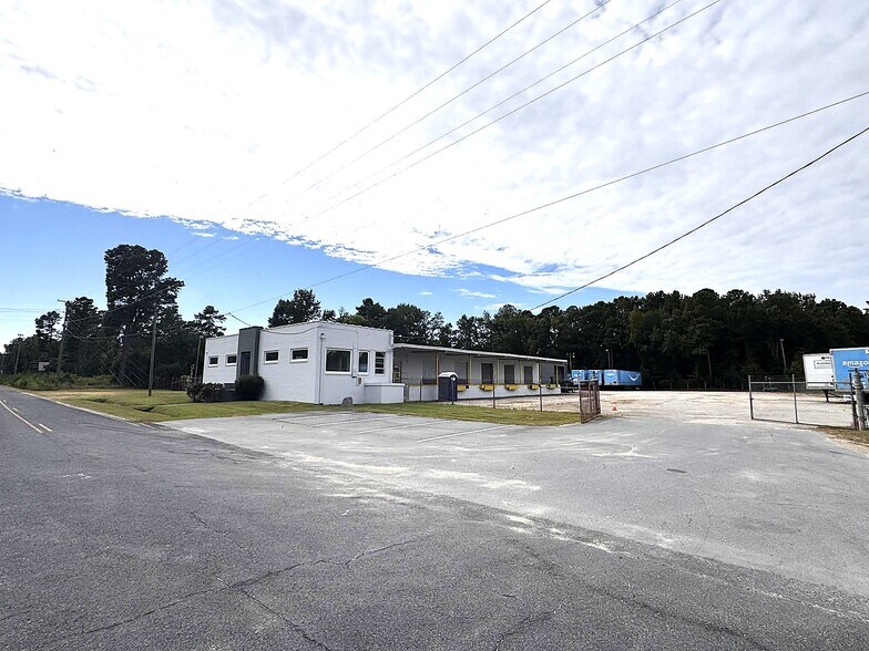 Primary Photo Of 902 S Eastern Blvd, Fayetteville Truck Terminal For Lease