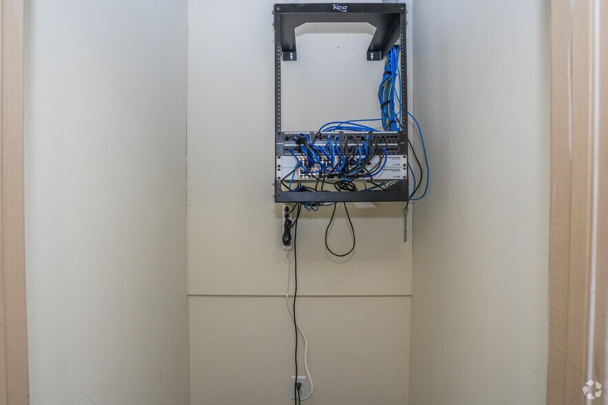 More Photos Of 1102-1108 Weems St, Jackson Warehouse For Sale