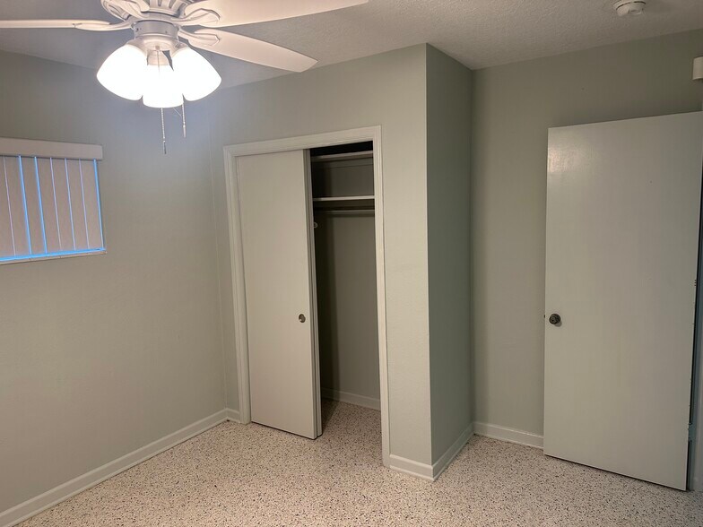 More Photos Of 3111 26th St W, Bradenton Flex For Sale