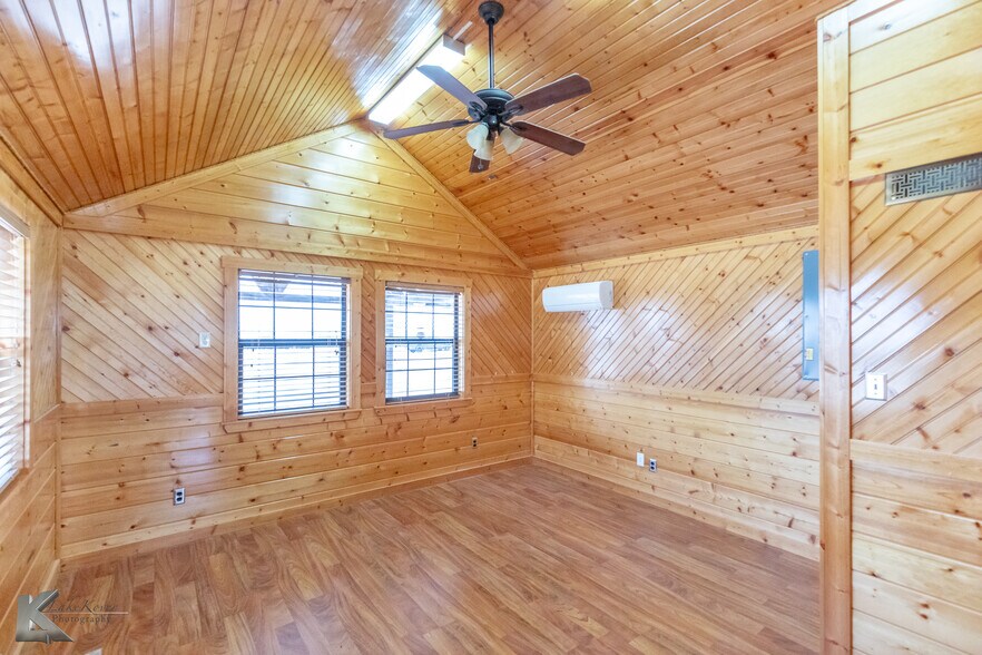 More Photos Of 10027 S Frontage Rd, Clyde Manufacturing For Sale