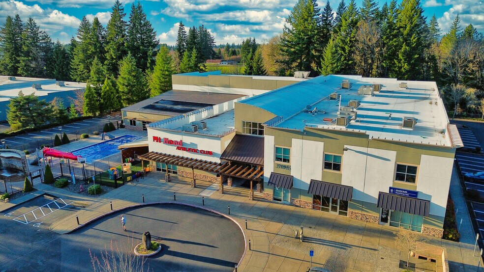 More Photos Of 37095 Us-26 Hwy, Sandy Health Club For Sale