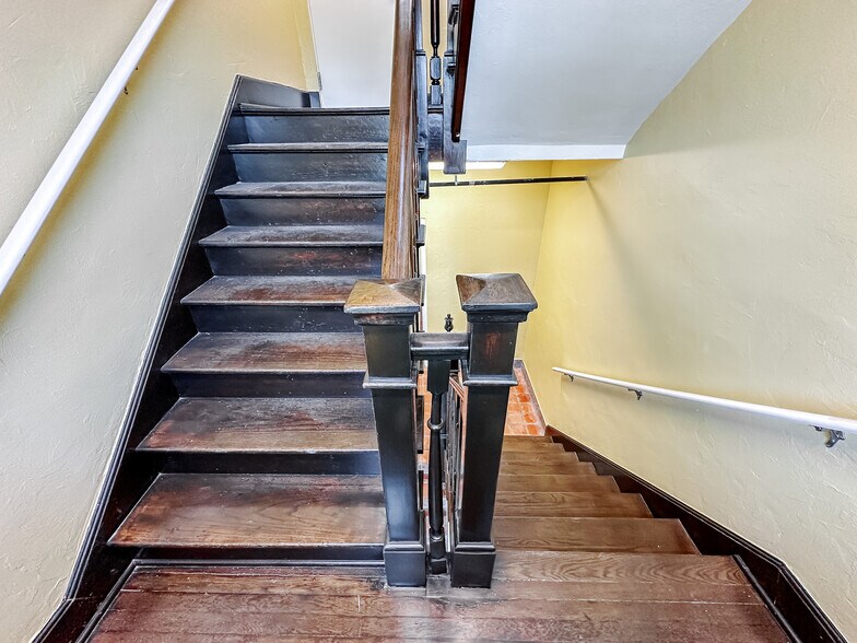 More Photos Of 601 Quay Commons, Sarasota Office For Sale