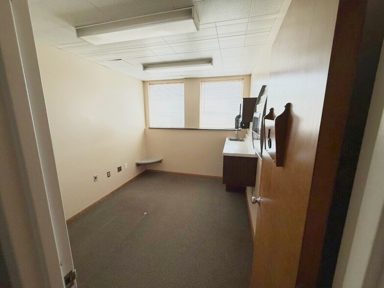 More Photos Of 601 Michigan Ave, Holland Office For Sale