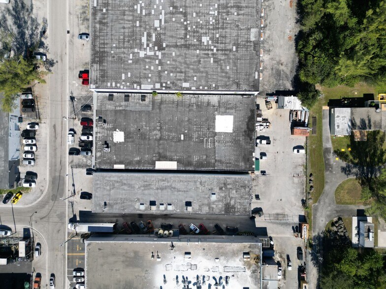 More Photos Of 7555-7575 W 2nd Ct, Hialeah Warehouse For Sale