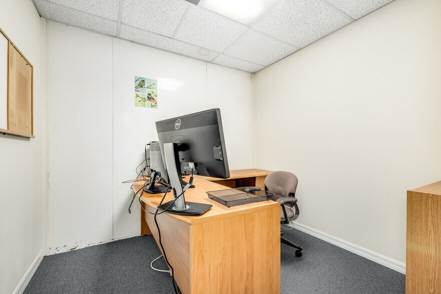 More Photos Of 902 E New Haven Ave, Melbourne Coworking Space