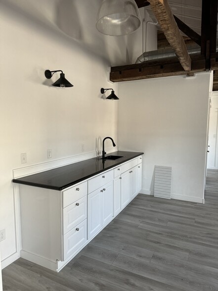 More Photos Of 25 W Winter St, Delaware Office For Lease