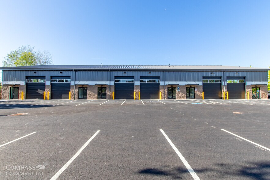 More Photos Of 2754 SW 6th St, Redmond Warehouse For Lease