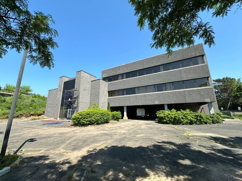 More Photos Of 24 Meadowlands Pky, Secaucus Office For Sale