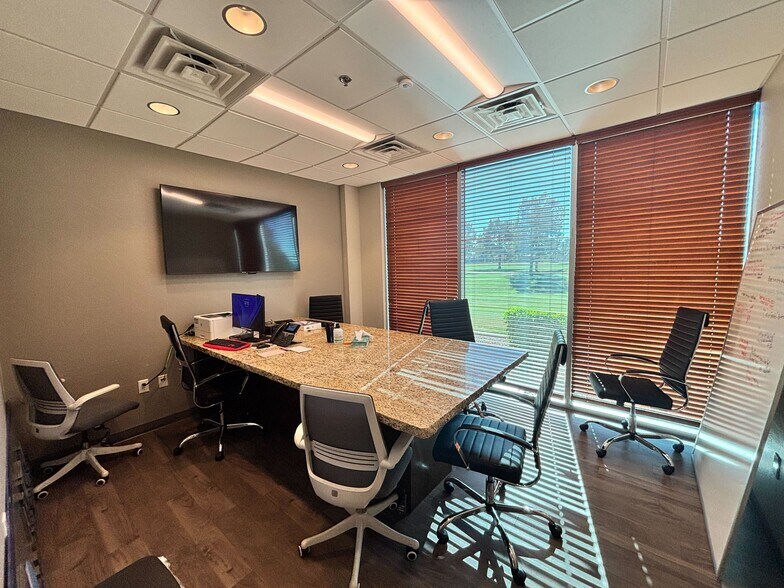 More Photos Of 575 W Chandler Blvd, Chandler Medical For Sale