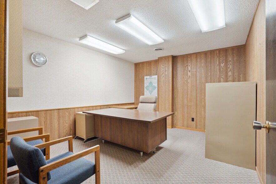 More Photos Of 120 W Mission St, Strawberry Point Office For Sale
