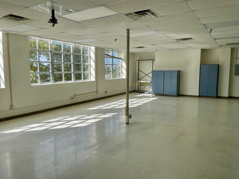 More Photos Of 216 E College St, Seguin Flex For Sale