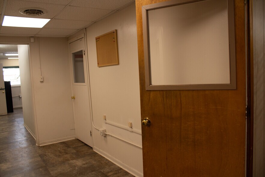 More Photos Of 645 Bellefontaine Ave, Marion Light Distribution For Sale