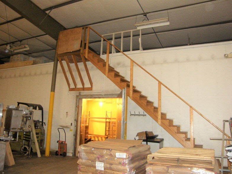 More Photos Of 2112 Industrial Dr, Niles Manufacturing For Sale