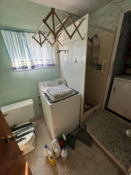 More Photos Of 1006-1008 Paterson Plank Rd, North Bergen Storefront Retail Residential For Sale