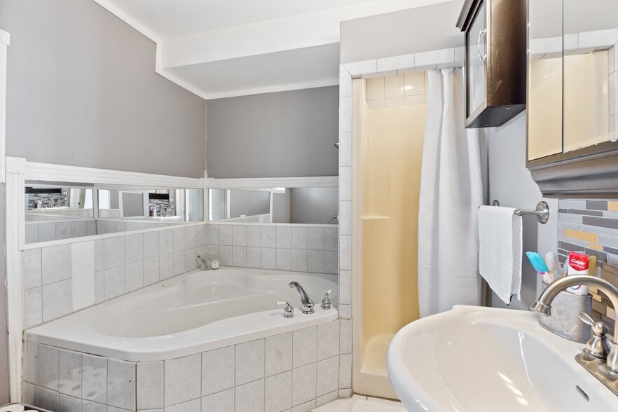 More Photos Of 4165 Tecumseh Rd E, Windsor General Retail For Sale