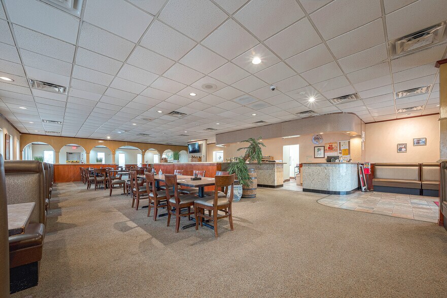 More Photos Of 1127 Marina Bay Dr, Kemah Restaurant For Sale