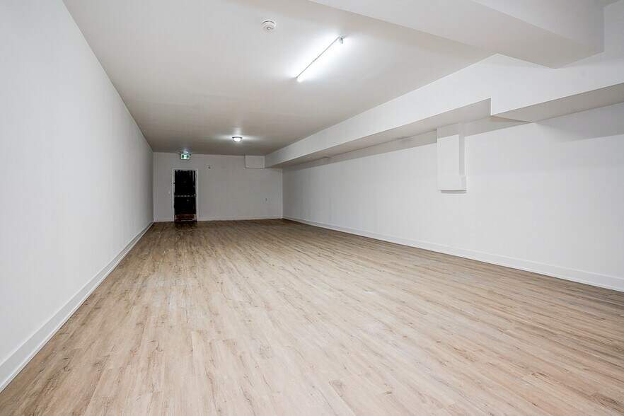 More Photos Of 349 Spadina Av, Toronto Storefront Retail Residential For Sale