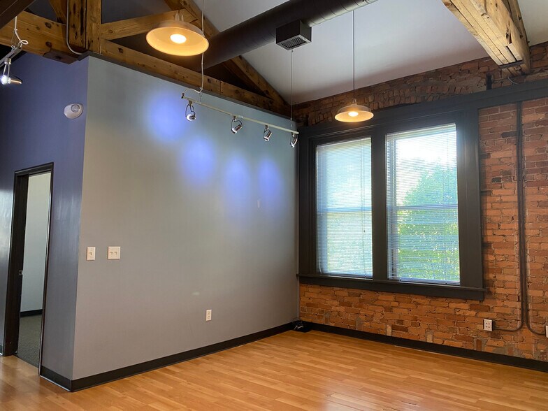 More Photos Of 105 E North St, Greenville Office For Lease