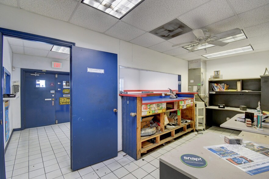 More Photos Of 502 NE 3rd St, Boynton Beach Auto Repair For Sale