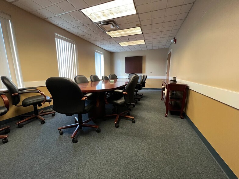 More Photos Of 376 Ledyard St, Hartford Industrial For Lease