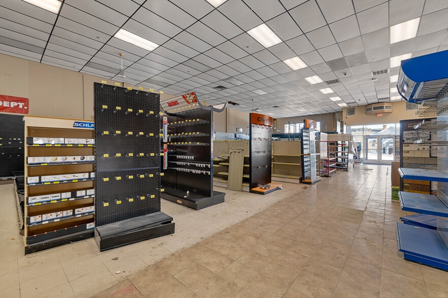 More Photos Of 45 Richards Grove Rd, Quaker Hill Service For Sale