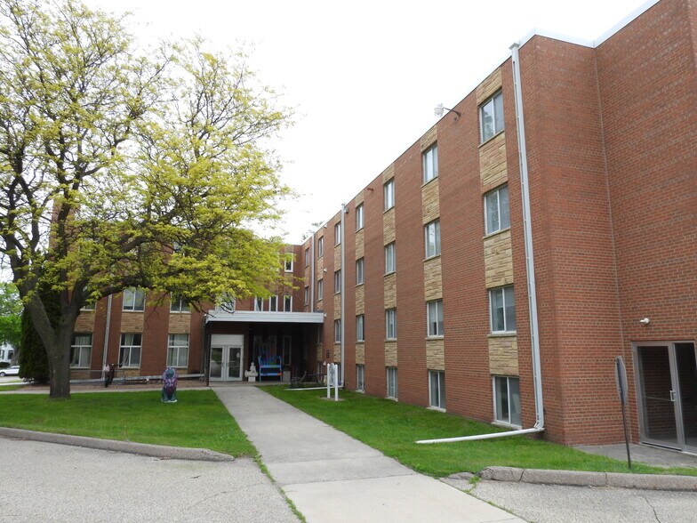 More Photos Of 315 S Grove Ave, Owatonna Schools For Sale
