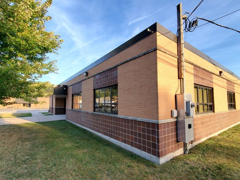 More Photos Of 14240 Dante Ave, Dolton Loft Creative Space For Lease