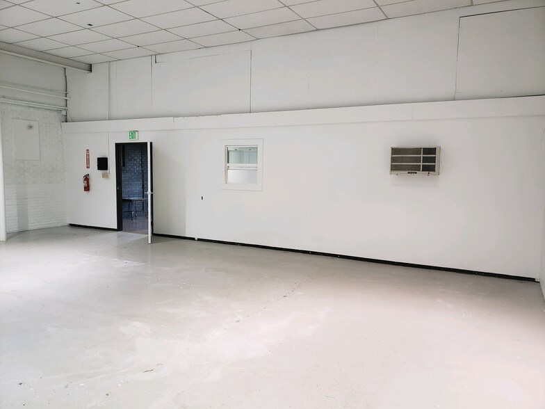 More Photos Of 3878-3898 S Jason St, Englewood Warehouse For Sale