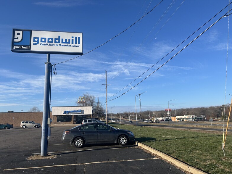 More Photos Of 99 Old Sugar Creek Rd, Fenton Freestanding For Lease