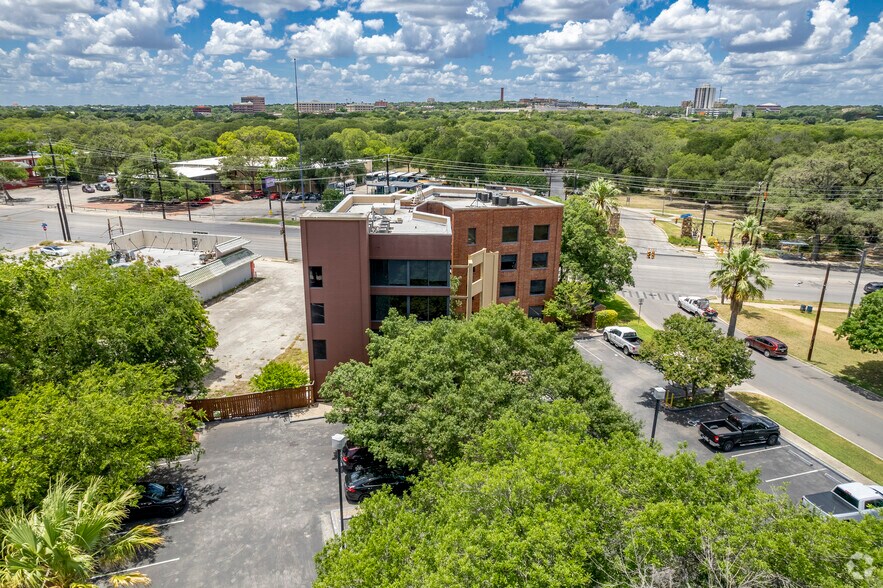 More Photos Of 3308 Broadway St, San Antonio Office For Sale