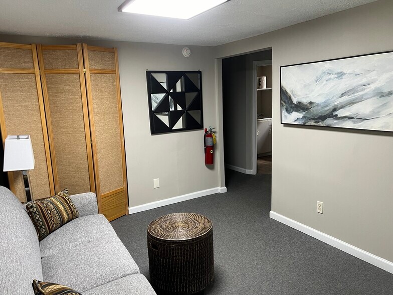 More Photos Of 770 Dobbs Rd, Woodstock Showroom For Sale