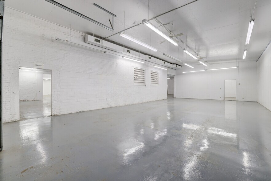 More Photos Of 309 South St, Pella Industrial For Sale