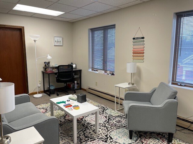 More Photos Of 133 Mountain Rd, Suffield Office For Lease