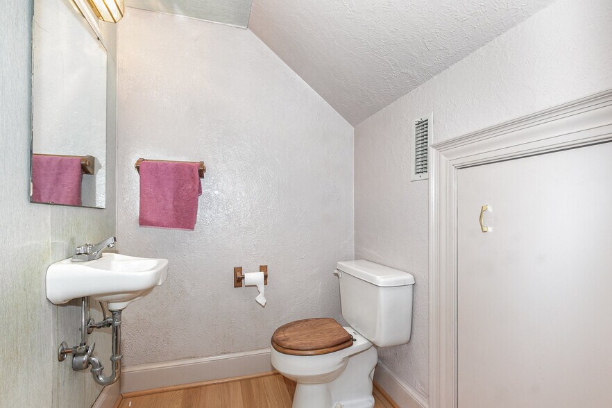 More Photos Of 1823 Charles St, Fredericksburg Office Residential For Sale