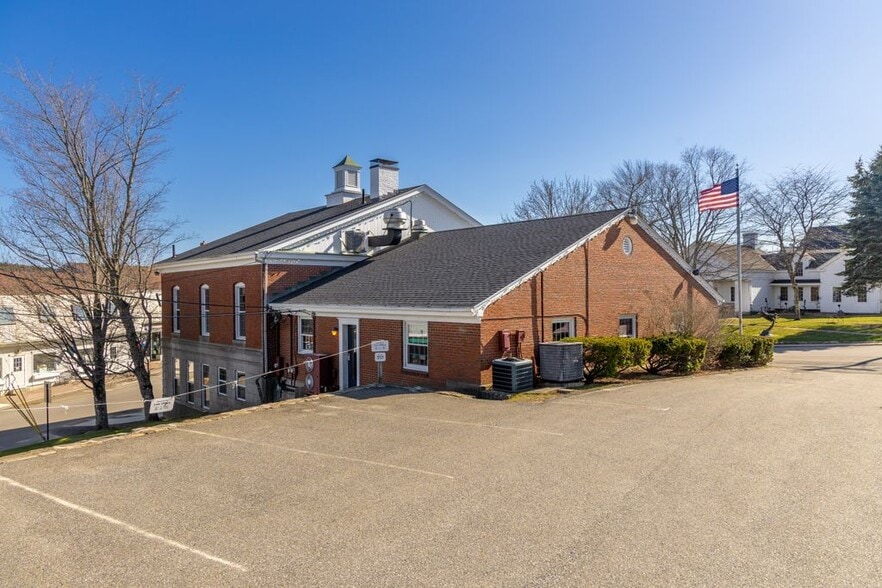 More Photos Of 4 Townsend Ave, Boothbay Harbor Freestanding For Sale