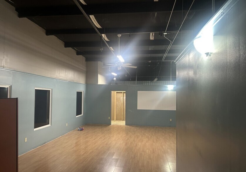 More Photos Of 925 Park Ave NW, Norton General Retail For Sale