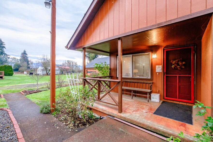 More Photos Of 909 Curry Rd, Roseburg Specialty For Sale