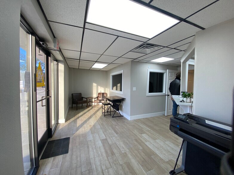 More Photos Of 1173 N Main St, Vidor Office For Lease