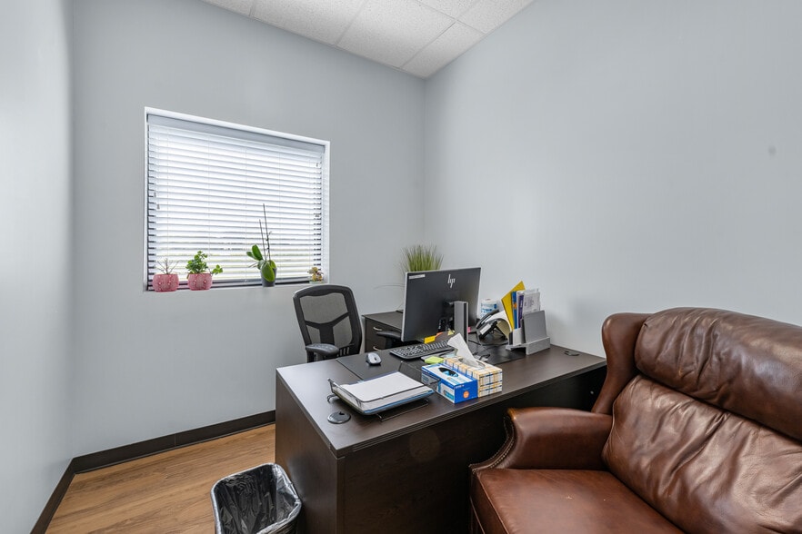 More Photos Of 3326 Watters Rd, Pasadena Office For Sale