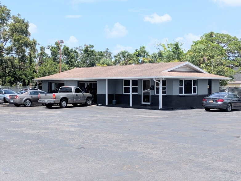 More Photos Of 1121 14th Ave, Bradenton Auto Dealership For Sale