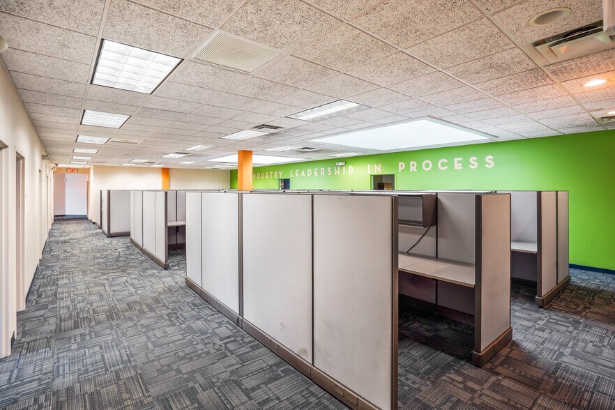 More Photos Of 10567 Sawmill Pky, Powell Office For Lease