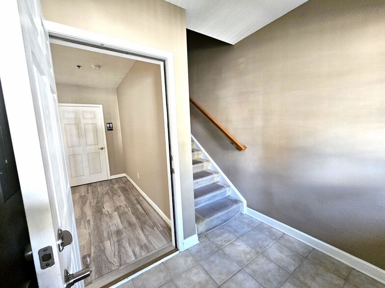 More Photos Of 1790 Queen Anne, Sunset Beach Storefront Retail Residential For Lease