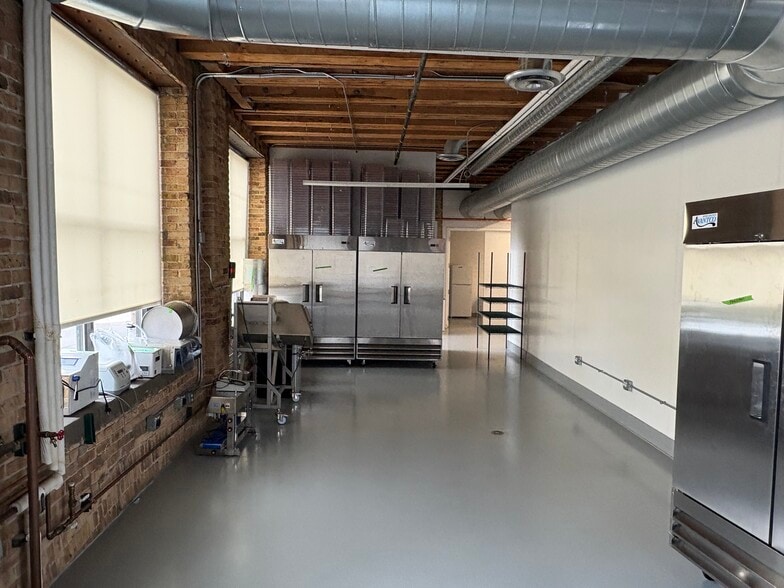 More Photos Of 1500 W Carroll Ave, Chicago Loft Creative Space For Lease