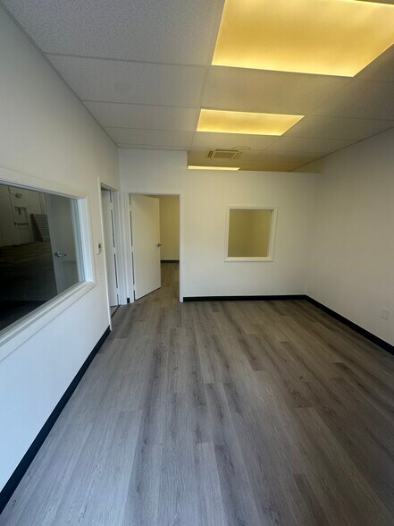 More Photos Of 2968 Ravenswood Rd, Fort Lauderdale Warehouse For Lease