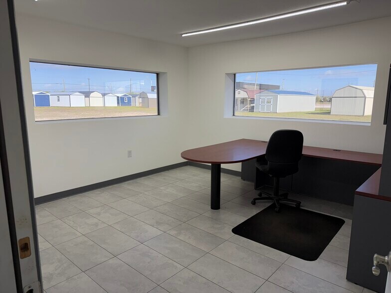 More Photos Of 19391 Highway 35, Alvin Warehouse For Sale
